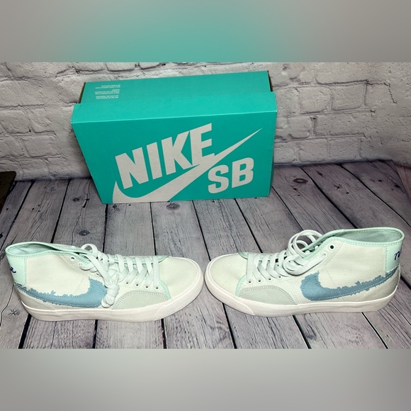 NIB! NIKE SB Blazer Court Mid Premium Barely Green/Boarder Blue. W 7.5 M 6 - Picture 8 of 16